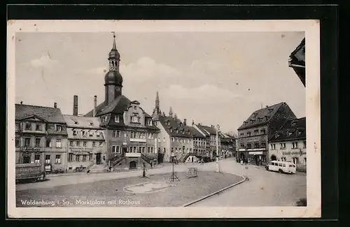 AK Waldenburg i. Sa., Marktplatz mit Rathaus
