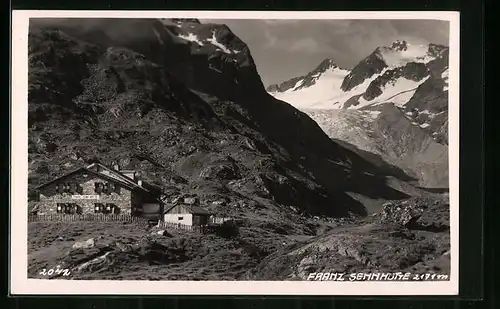 AK Franz-Senn-Hütte, Berghütte vor Gipfelpanorama