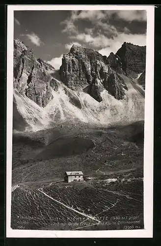 AK Adolf Pichler Hütte, Berghütte vor Gipfelpanorama