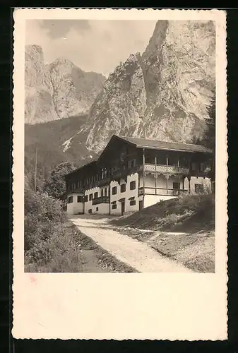AK Unterkunftshaus Hinterbärenbad, Berghütte vor Gipfelpanorama