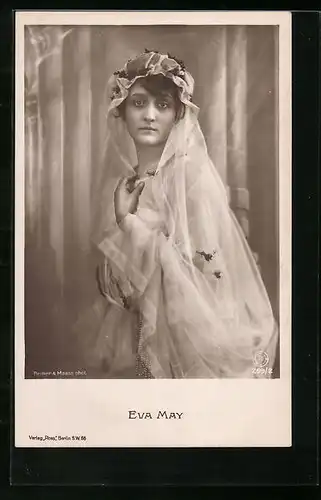 AK Schauspielerin Eva May in der Rolle einer Braut