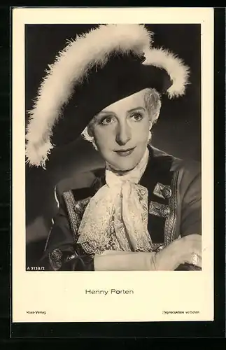 AK Schauspielerin Henny Porten in einem historischen Kostüm