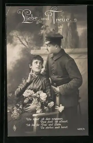 Foto-AK PFB: Liebe und Treue, Soldat blickt seine Liebste verliebt an