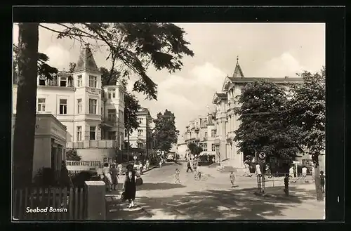 AK Bansin, Ortsansicht mit Passanten