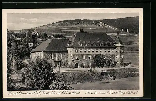AK Oberwiesenthal, Kreisheim mit Fichtelberg