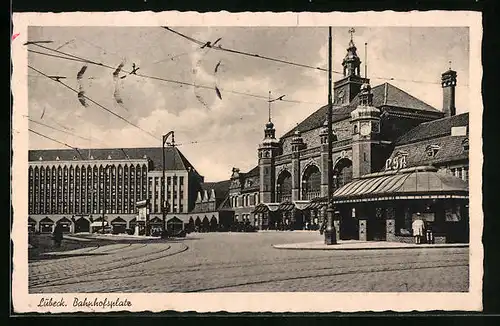 AK Lübeck, Bahnhofsplatz mit Bahnhof