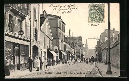 AK Maisons-Alfort, La grande rue et l`Èglise