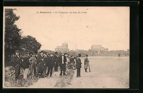 AK Vincennes, Le Polygone, un jour de revue