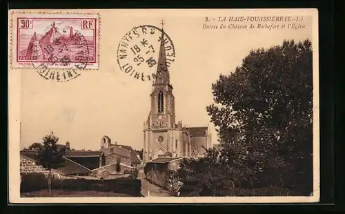 AK La Haie-Fouassière, Entrèe du Chateau de Rochefort et l`Èglise