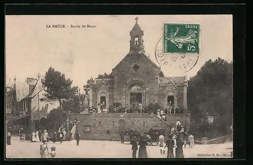 AK La Baule, Sortie de Messe