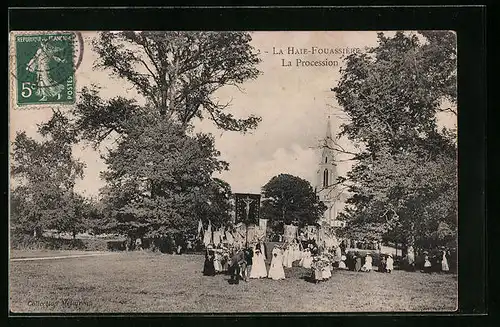 AK La Haie-Fouassière, La Procession