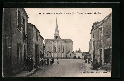 AK La Haie-Fouassière, Place et Chevet de l`Eglise