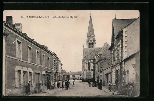 AK Les Touches, La Grande-Rue vers l`Eglise
