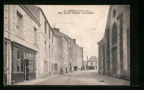 AK Frossay, Rue devant l`Eglise - Les Hotels