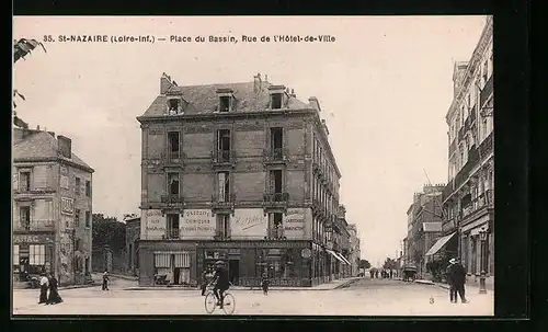AK Saint-Nazaire, Place du Bassin, Rue de l`Hotel-de-Ville