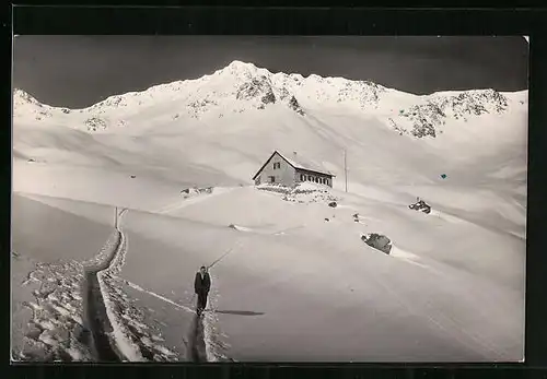 AK Friedrichshafnerhütte, Berghütte im Winter in Tirol