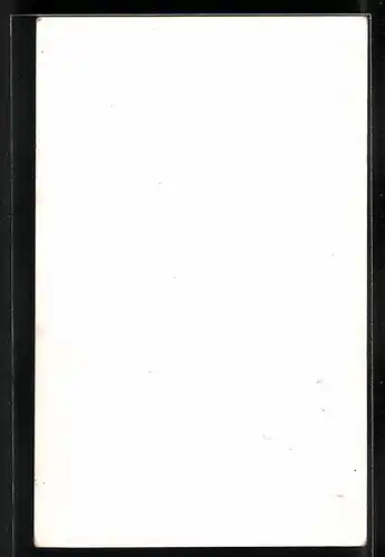 AK Schauspieler Ricardo Montalban in einem Sessel sitzend