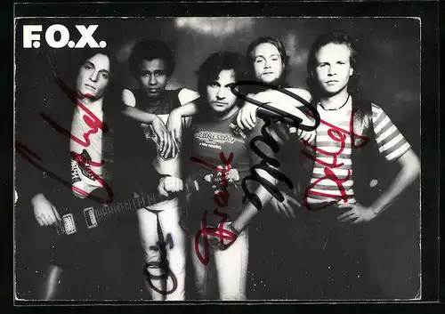 AK Musikgruppe F. O. X. posiert lässig für die Kamera, Autograph