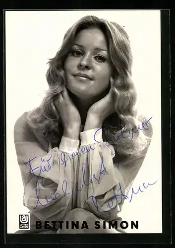 AK Musikerin Bettina Simon mit reizendem Lächeln, Autograph