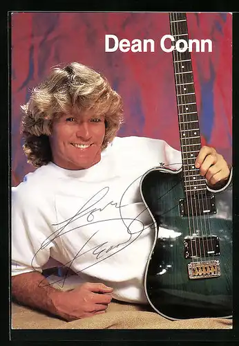 AK Musiker Dean Conn mit Gitarre, Autograph