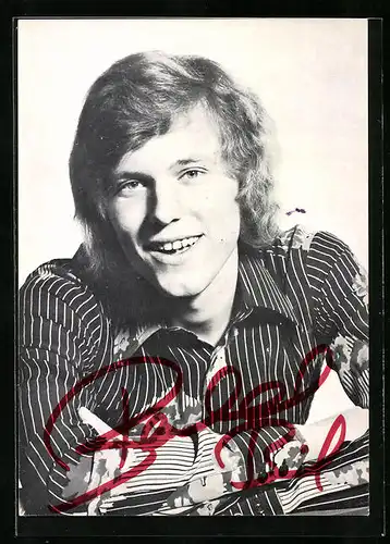AK Musiker Bernhard Brink lächelt fröhlich in die Kamera, Autograph