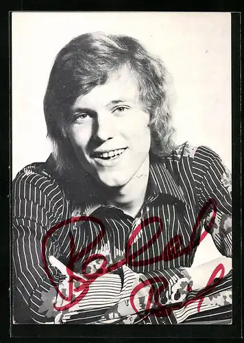 AK Musiker Bernhard Brink mit fröhlichem Lächeln, Autograph
