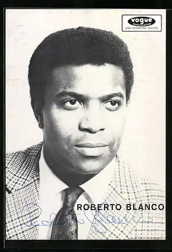 AK Musiker Roberto Blanco blickt lächelnd in die Ferne, Autograph