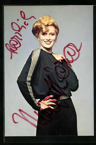 AK Musikerin Margot Werner mit charmantem Lächeln, Autograph