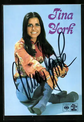 AK Musikerin Tina York mit strahlendem Lächeln, Autograph