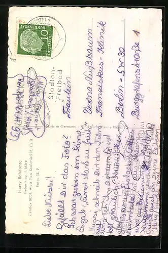 AK Musiker Harry Belafonte blickt lächelnd in die Kamera