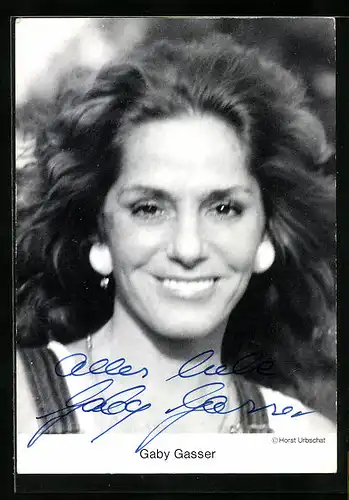 AK Musikerin Gaby Gasser mit strahlendem Lächeln, Autograph