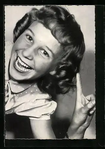 AK Musikerin Gabriele mit strahlendem Lächeln