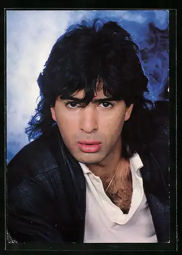 AK Musiker Sagvan Tofi mit fragendem Blick