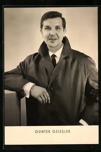 AK Musiker Günter Geissler im lässigen Mantel