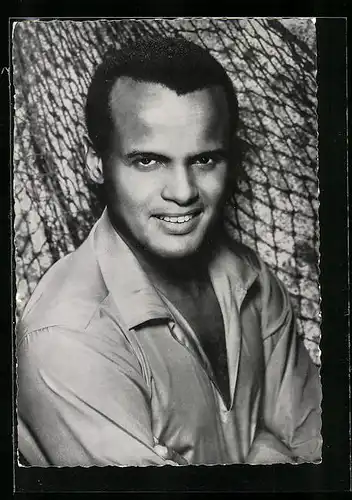 AK Musiker Harry Belafonte mit jungenhaftem Charme