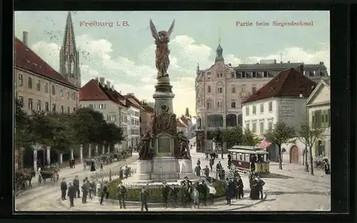 AK Freiburg i. B., Partie am Siegesdenkmal, Strassenbahn