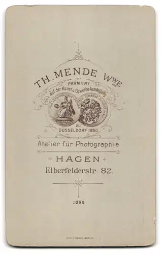 Fotografie Th. Mende Wwe., Hagen, Elberfelderstrasse 82, Junge Frau mit Stirnlocken in Bluse mit Spitzenschärpe