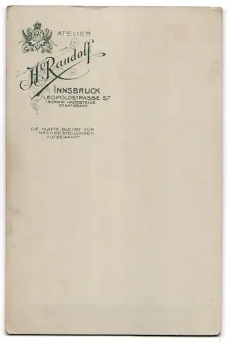 Fotografie Hans Randolf, Innsbruck, Leopoldstrasse 57, Bürgerlicher im Dreiteiler mit Zigarrenstummel in der Hand