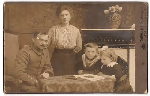 Fotografie Ramme & Ulrich, Bayreuth, Ludwigstr. 26, Soldat mit seiner Gattin und Kindern