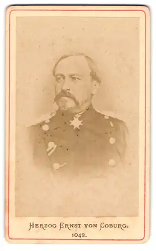 Fotografie unbekannter Fotograf und Ort, Portrait Herzog Ernst von Coburg in Uniform mit Orden