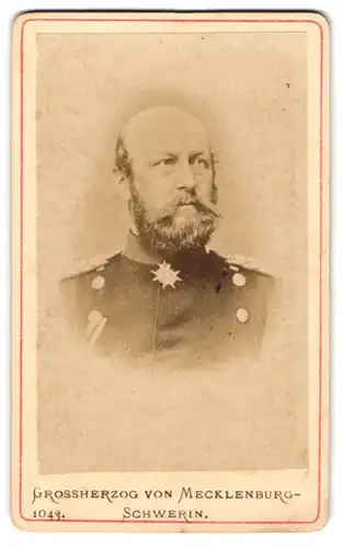 Fotografie unbekannter Fotograf und Ort, Portrait Grossherzog Friedrich Franz II. von Mecklenburg-Schwerin in Uniform