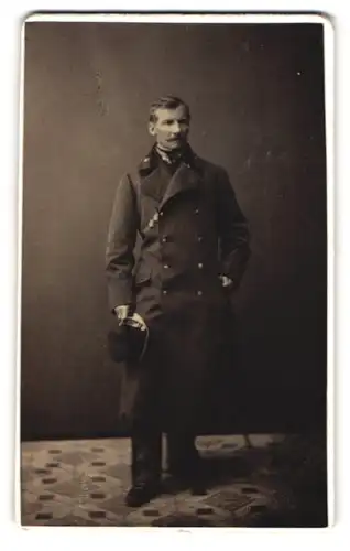 Fotografie Carl von Jagemann, Wien, Portrait Graf Karl von Bigot de St. Quentin in Uniform