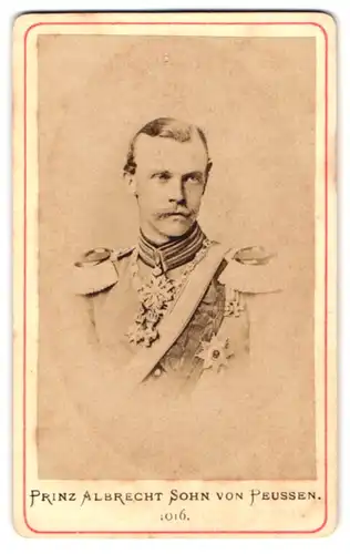 Fotografie unbekannter Fotograf und Ort, Portrait Prinz Albrecht von Preussen in Gardeuniform mit ORden, Epauletten