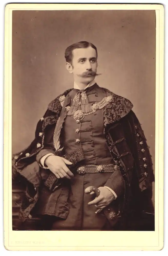 Fotografie L. Suscipj, Rom, Portrait Siegmund von Roesty, Österreichich-Ungarischer Diplomat in Uniform, 1875 0