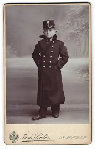Fotografie Friedr. Schiller, Wien, Portrait junger K.u.K. Kadett in Gardeuniform der Militärakademie