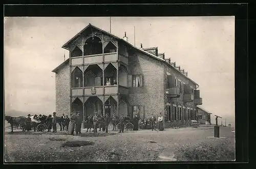 AK Schmittenhöhe, Personengruppe vor Hotel