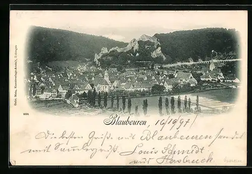 AK Blaubeuren, Ortsansicht vor bewaldeter Berglandschaft