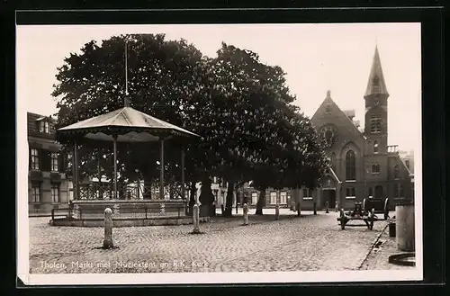 AK Tholen, Markt met Muziektent en R. K. Kerk