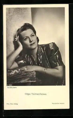 AK Schauspielerin Olga Tschechowa mit verträumtem Blick