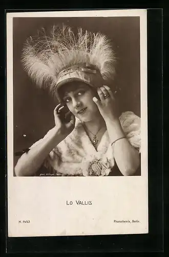 AK Schauspielerin Lo Vallis im Kostüm